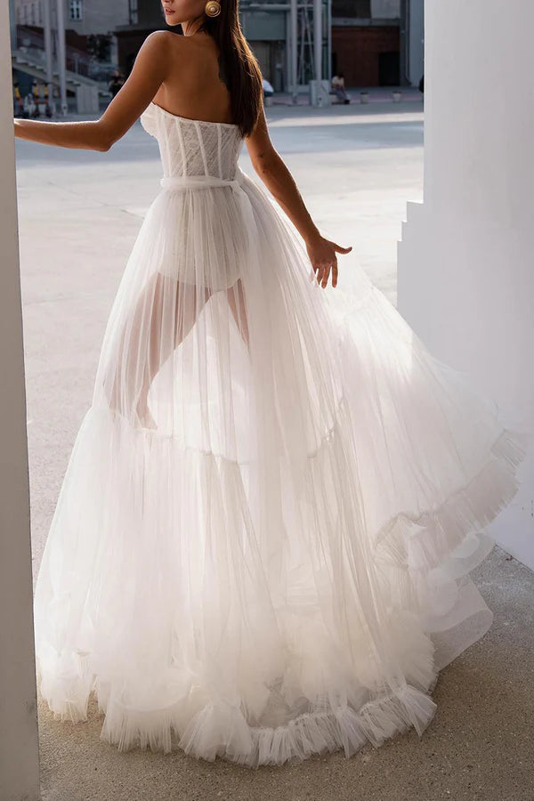 Abito da sposa estivo in stile bohémien con scollo a cuore e illusione
